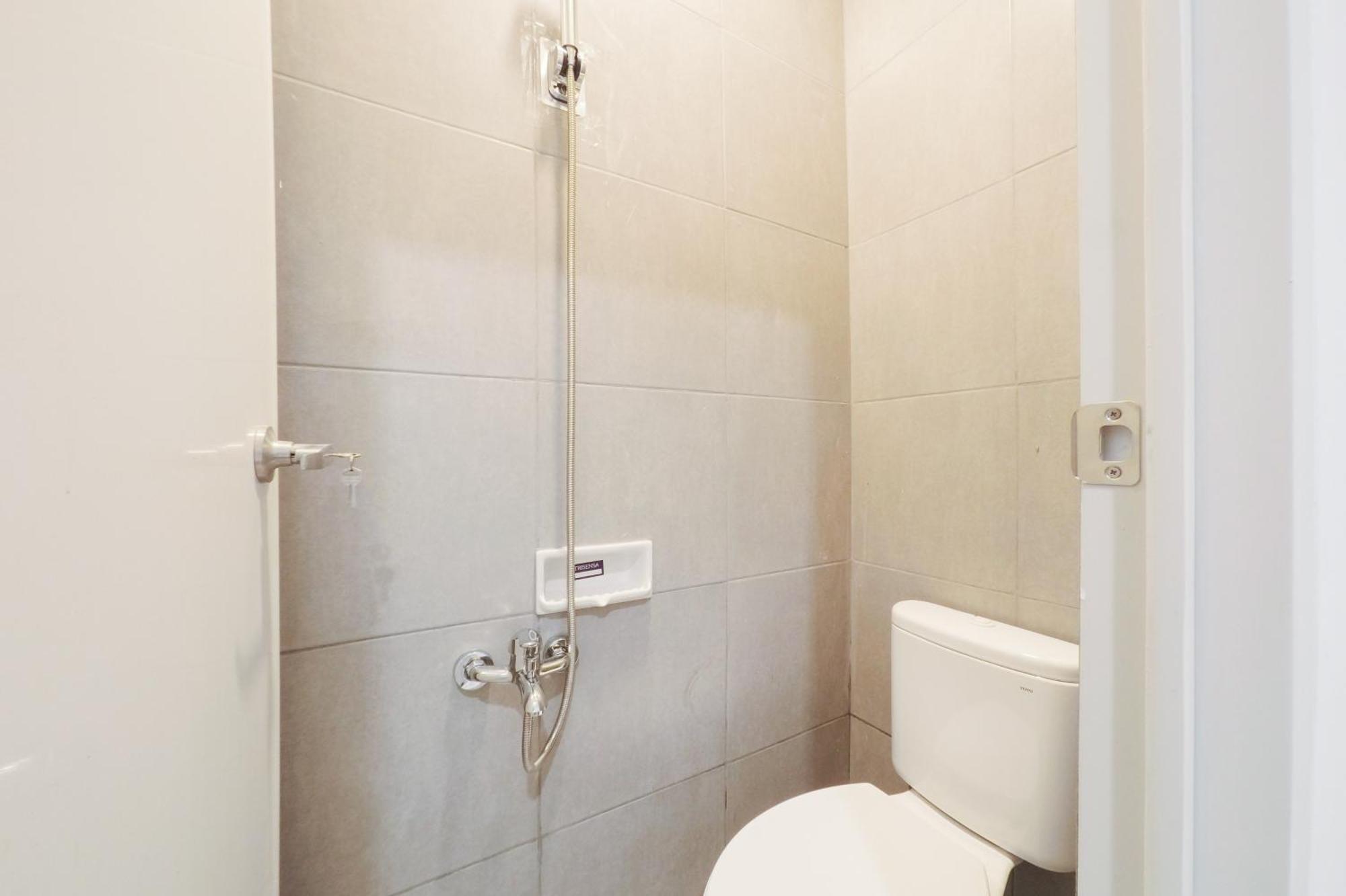 Reddoorz At Flamboyan Harapan Indah Hotel Bekasi Exterior photo